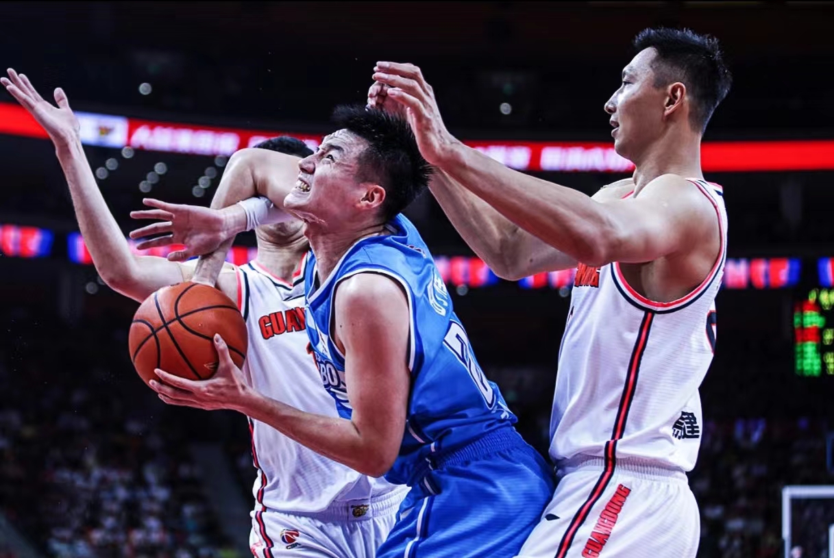 江苏男篮击溃对手,全队表现出色吗